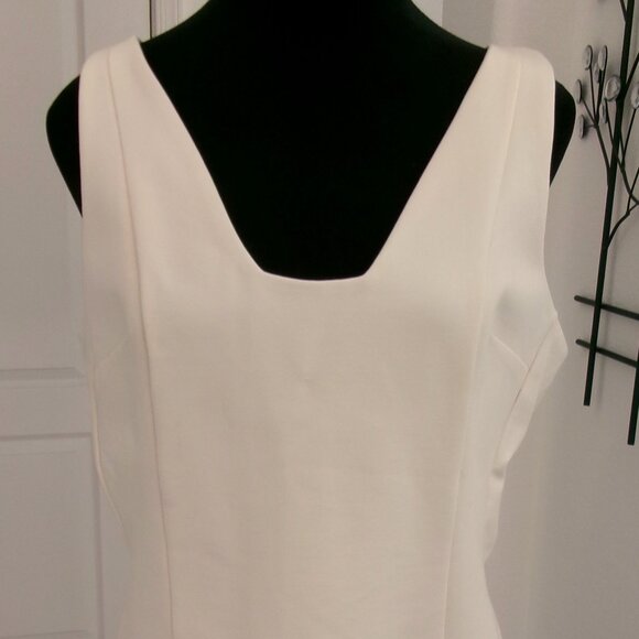 New EXPRESS Cream Ponte V-Neck Seamed Sleeveless Top Blouse L NWT - Picture 4 of 10